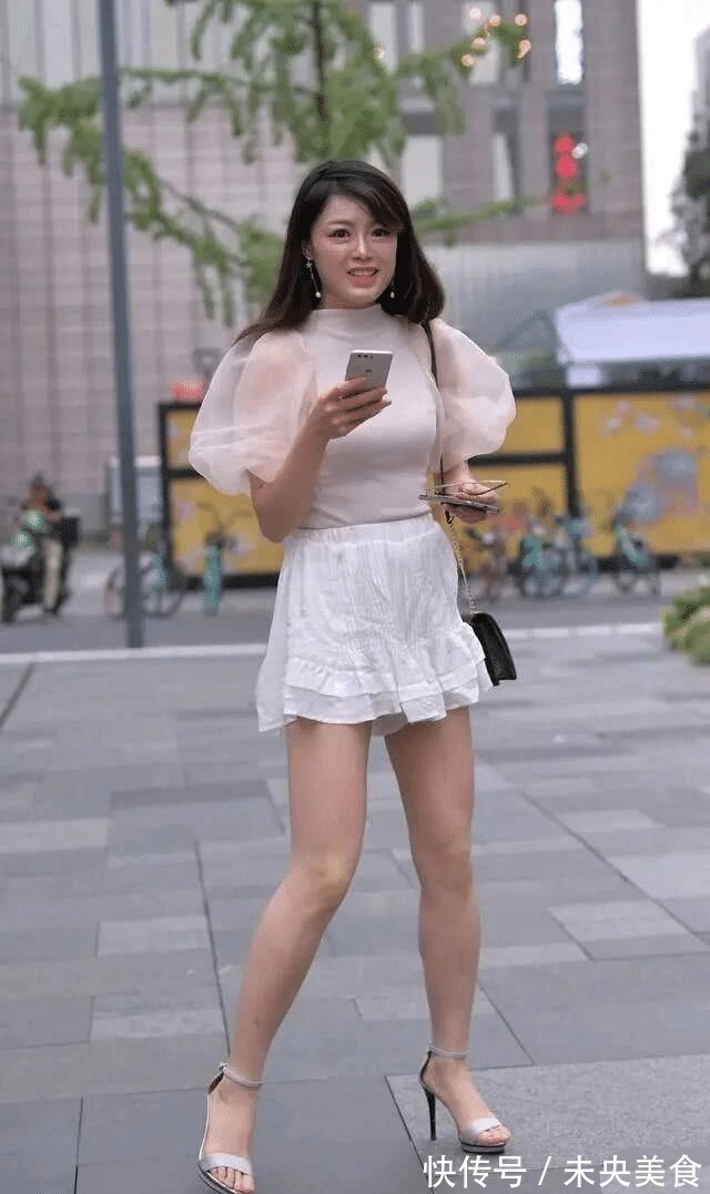 年纪|这位阿姨明明一把年纪了,还穿这么稚嫩扮年轻!