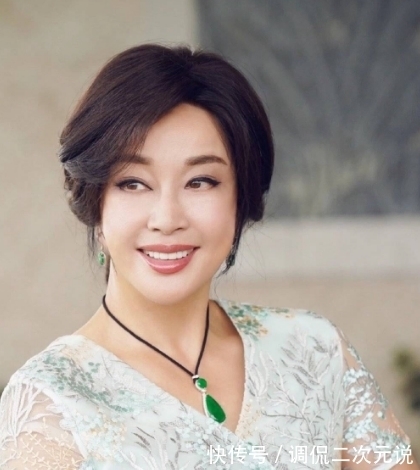 央視|她是春晚的第一個主持人,一生嫁了5個男人,曾與奧巴馬握過手