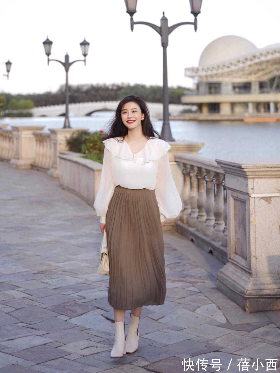 高跟鞋 开春不会穿?选择这4条半身裙就够了,简约高级还时髦,照穿就行