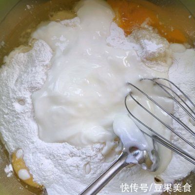 豆沙酸奶米糕|这道豆沙酸奶米糕香极了，儿子三天两头就要吃
