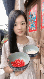 |搞笑GIF段子:原来妹子穿高跟鞋不仅仅是为了增高,还有这个用途啊