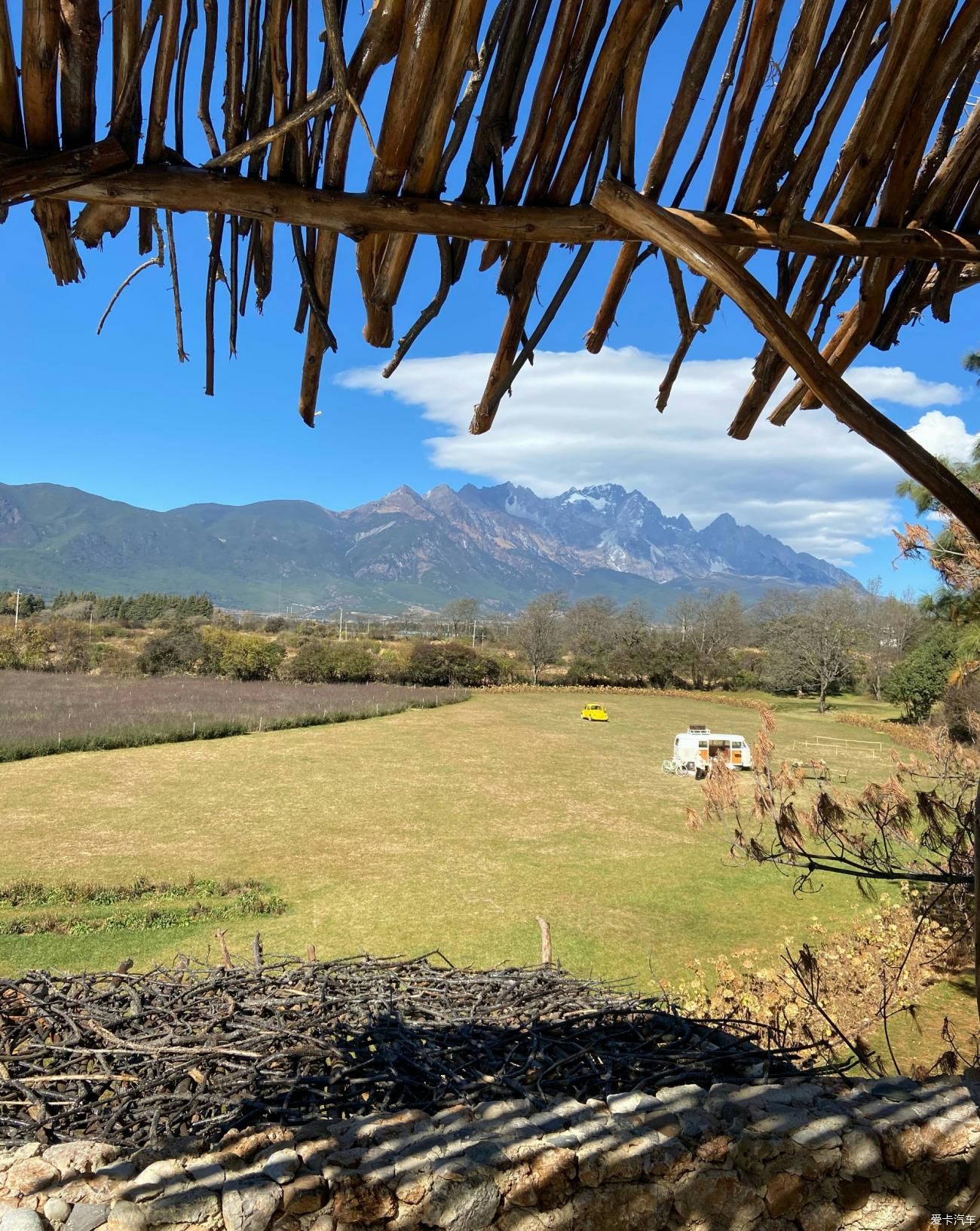 老年|玉龙雪山下邂逅霍比特人童话小屋