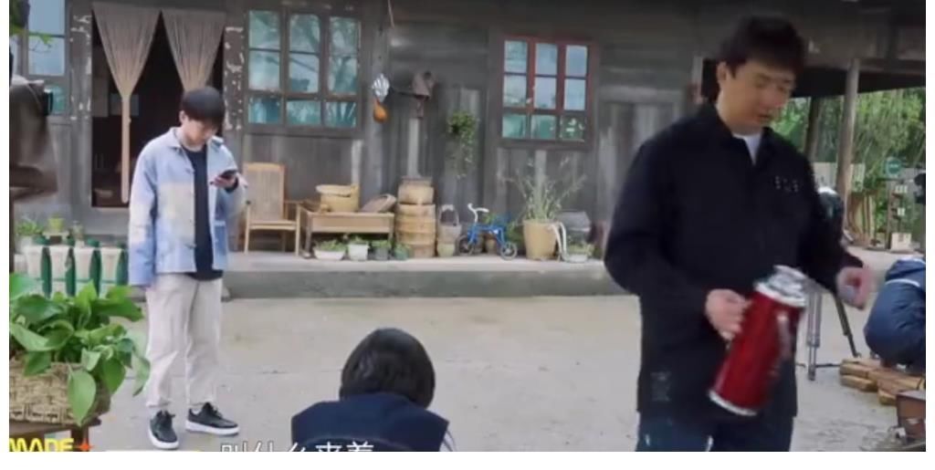 蘑菇|48岁特工苦寻妻子25年,不料妻子已是英国贵族,门一开倪萍愣住了