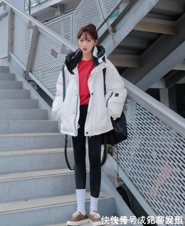 保暖 羽绒服配打底裤已过气,现在流行豆腐裤和鲨鱼裤,保暖时髦两不误