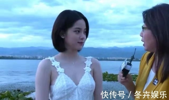 露肩装|欧阳娜娜的酒窝火了,穿露肩装录制中秋晚会,焦点都在她的脸上