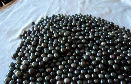 珍珠王是如何让黑珍珠在在钻石、红宝石的映衬下,熠熠生辉的