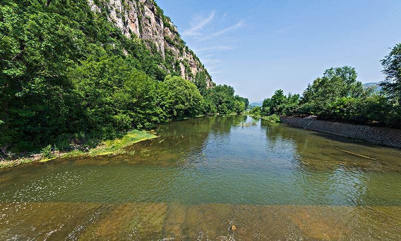 |济南一奇特景区,名字搞笑感觉毫无意义,依山傍水景色宜人