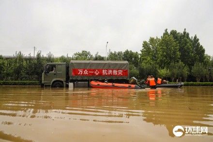 营救|凌晨仍在行动！救援人员全力营救受困群众