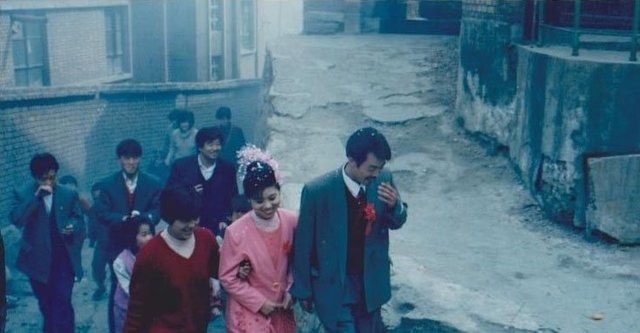 80年代生活老照片,虽物质缺乏,但精神面貌好,图1吃饭秒杀现在