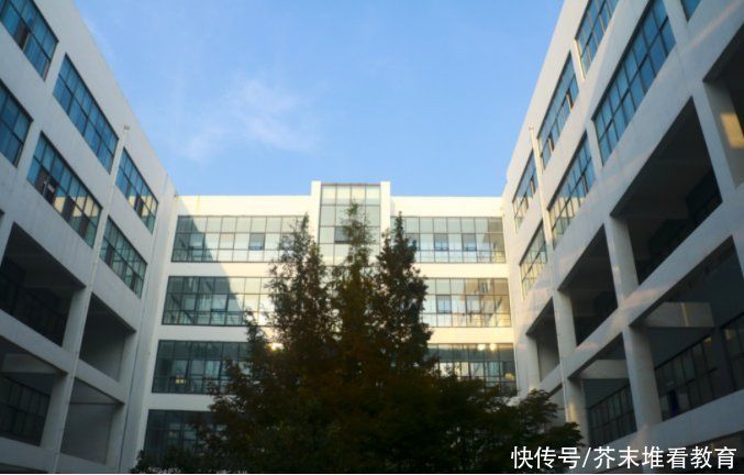 高校行政人员：大学里最卑微的一群人