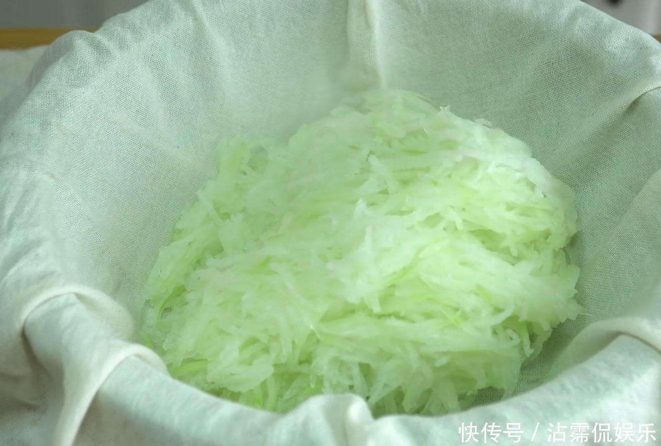 冬蓉|这才是冬瓜最好吃做法,不炒菜不炖汤,晶莹剔透,筋道好吃有嚼劲