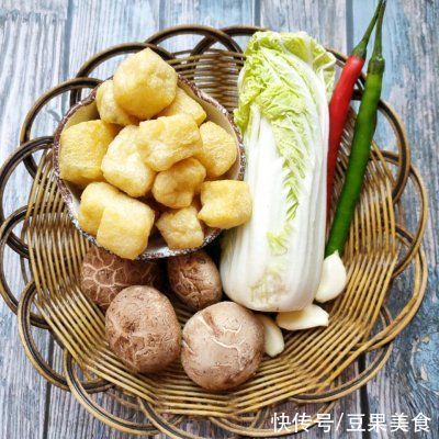 冬天最适合做这一锅菜,热气腾腾的好吃下饭