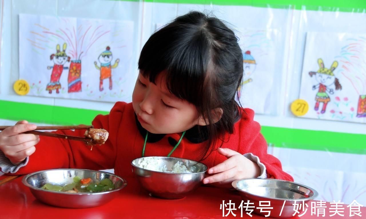 宝妈|为什么幼儿园饭菜没有家里好，孩子还吃得香？难道幼儿园有魔力