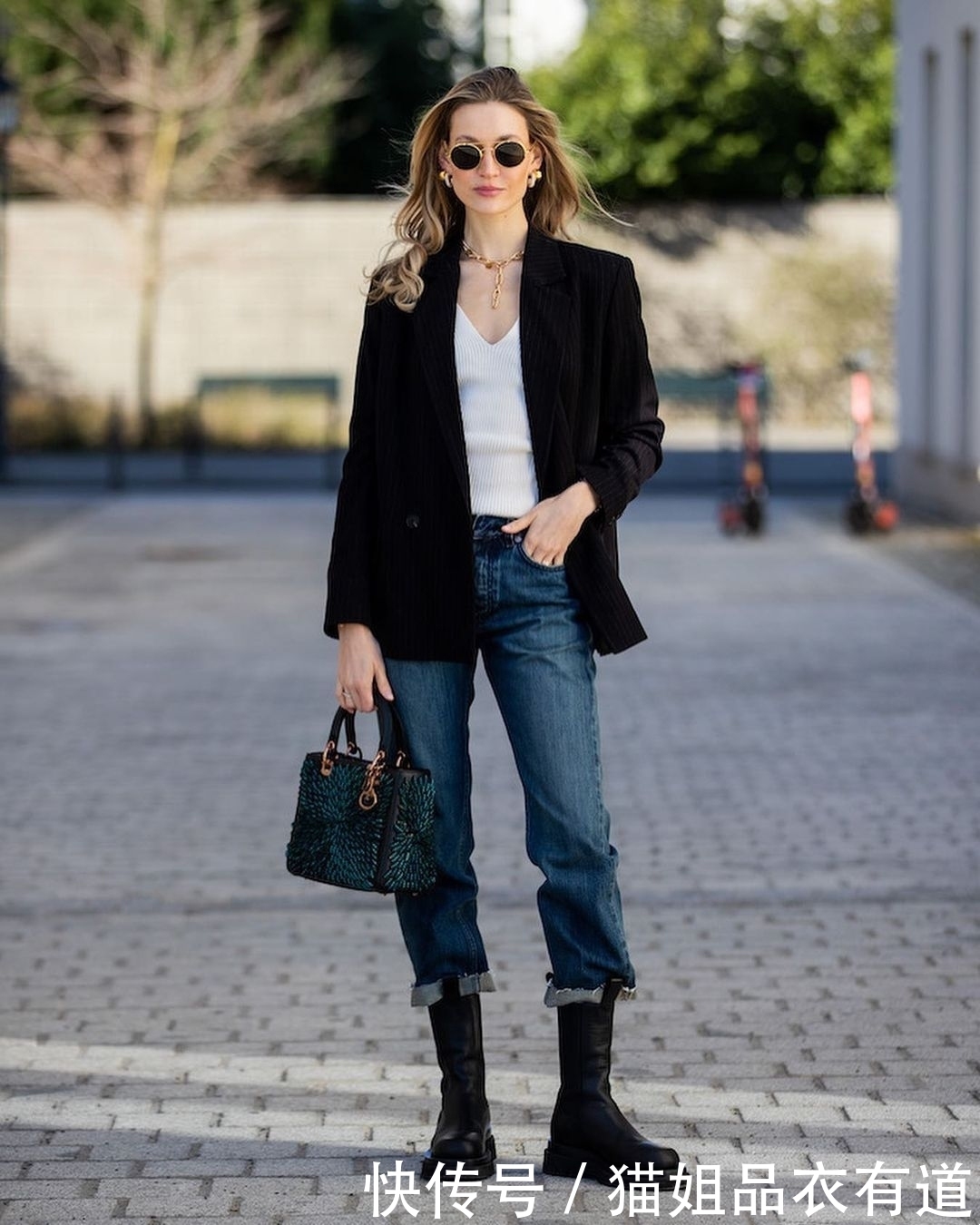 西装太枯燥?吊带穿不出去?试试“西装+吊带”叠穿,谁穿谁爱