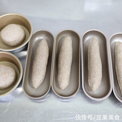不可错过的下酒菜黑全麦热狗面包坯,过瘾