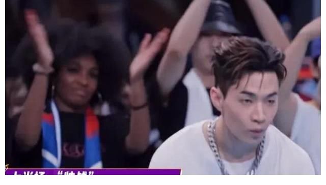 b綜藝《這就是街舞》，裁判標(biāo)準(zhǔn)是不固定的，有喜歡看炸點(diǎn)的