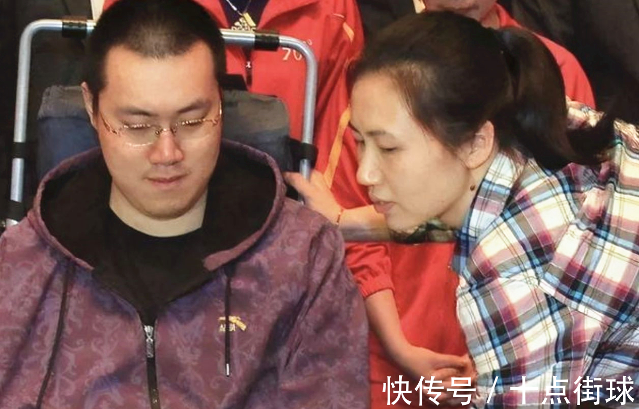 瘫痪|39岁汤淼获慰问金,瘫痪14年如今自己能吃饭梳头,试管女儿已5岁