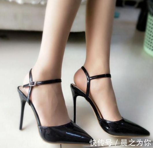 女人 巧妙绝伦的尖头细跟高跟鞋,让爱美的女人瞬间变身窈窕淑女