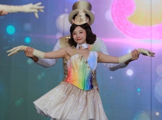 底薪|陈语嫣褪去明星光环,迪士尼三千底薪糊口,杨超越的运气与实力