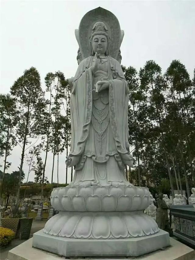 |奇丑无比、这些雕塑都是来搞笑的吗怎么一个个都这么搞笑