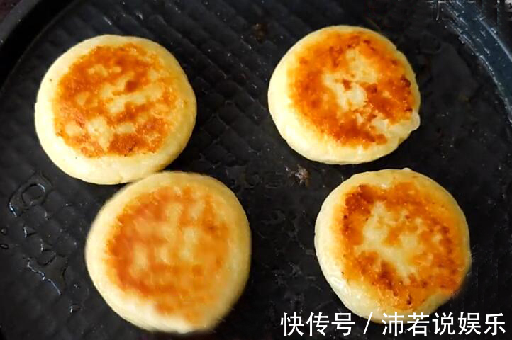 此饼是女儿最爱吃的早餐,隔三差五吃一回,补脑补钙又增高