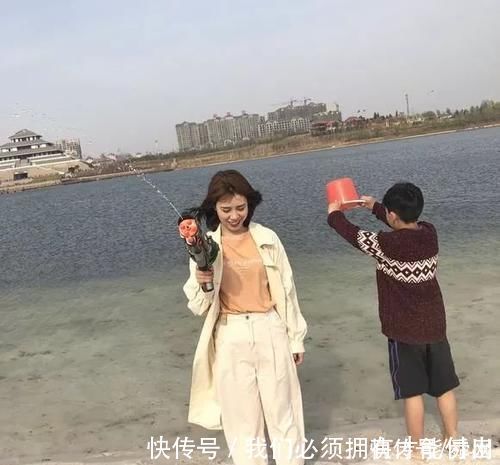 |搞笑p图妹子这膝盖是怎么受伤的，还想要p掉!