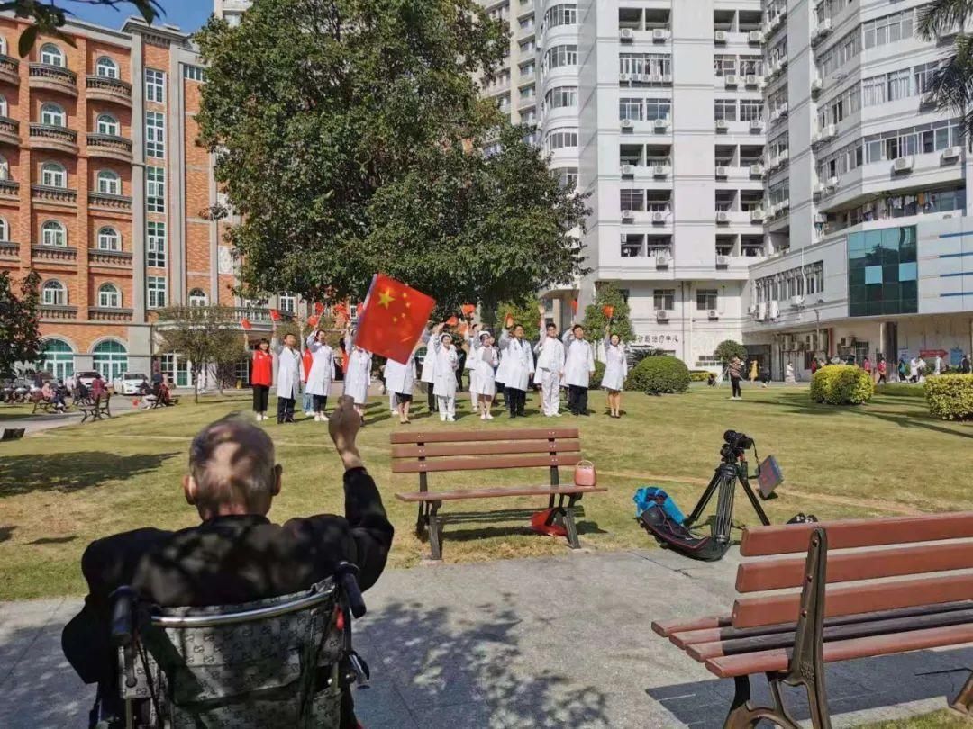 老年|多图+视频来袭！这场精彩快闪在江门多地上演，你遇到了吗？