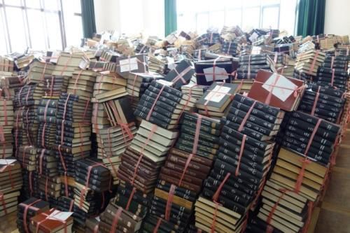 百年孤独&出版后被列为禁书,卖一本判10年,后被誉为上世纪最伟大的小说