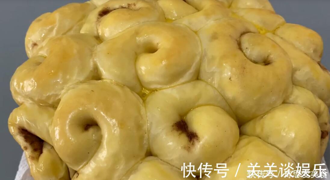豆沙卷|想吃面包不用买了，4个鸡蛋一碗面，做出来的面包又拉丝又暄软