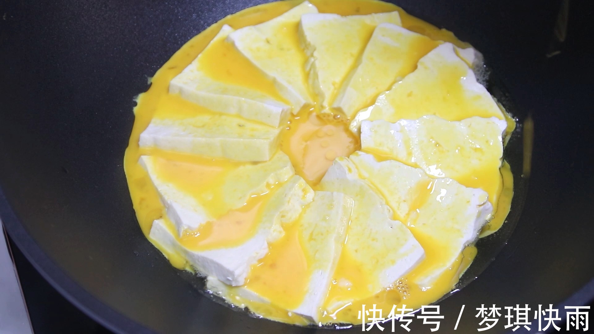 鸡蛋|用豆腐和鸡蛋做的这盘菜，在饭店卖到88块，我在家只用5块钱搞定