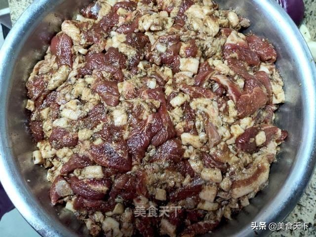 电饭煲焖饭必须有姓名！饭菜一锅出，做法又简单，太香了