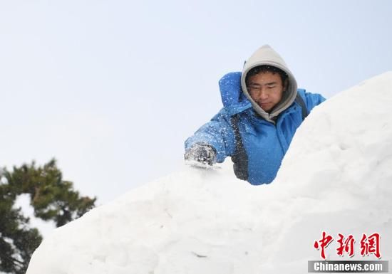 “无声”雪雕团队：用另一种方式“述说”对冰雪的爱