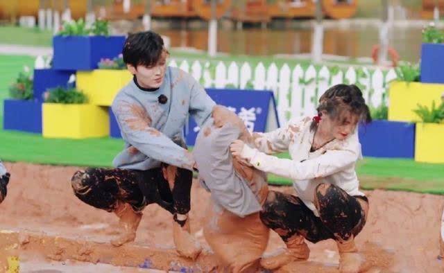 李晨 《奔跑吧5》baby很卖力,宋雨琦玩游戏摆明星架子,还偷袭baby