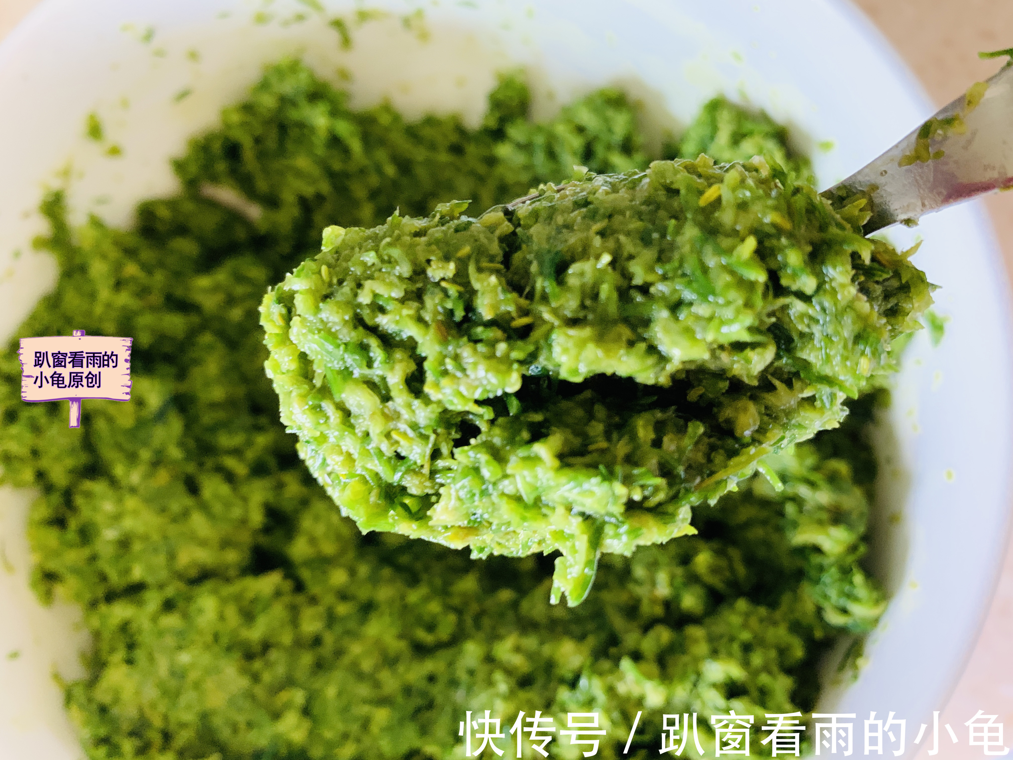 好吃|腌韭菜花，除了放盐，再加入它，韭菜花酱翠绿不变色，黏稠又好吃