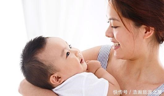 宝宝|萌娃在商场认错妈妈,抱住不肯撒手,亲妈出现后宝宝的举动超可爱