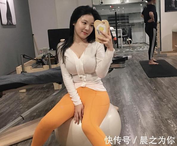 普拉提|32岁阿姨常练普拉提，“葫芦型”曲线非常迷人，被赞微胖女神！