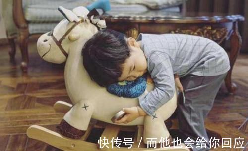 回家|表现好被老师贴贴纸奖励,回家后妈妈大喊心疼:咋不贴她自己脸上