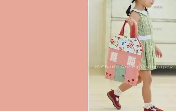 自制玩具熟练的妈妈用碎布给女儿做豪华的换装娃娃