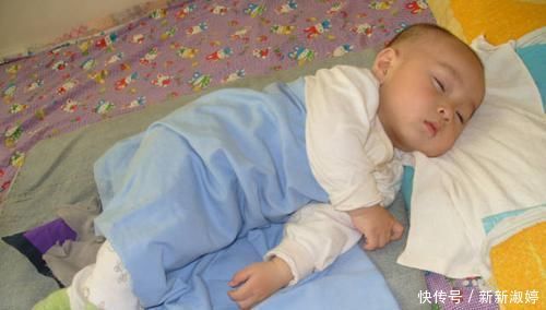 表姐|孩子这些睡姿家长还认为是可爱?错!那是脾胃的求救信号,别大意