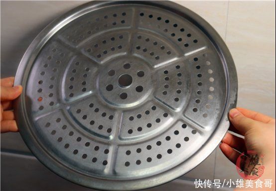 蒸格|旧蒸格不要扔，把它挂在阳台上，作用太厉害了，解决家人大难题