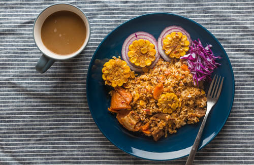 焖饭|玉米胡萝卜焖饭，香甜软糯，一人食懒人餐，做法简单的电饭锅美食