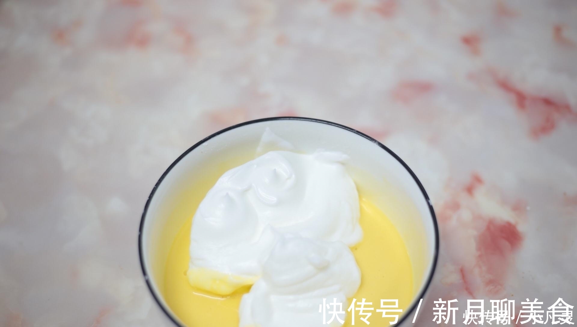 蛋糕不要再去外面买,4个鸡蛋半碗面粉,3分钟学会,比买的香多