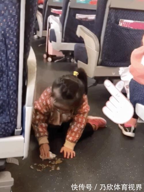 教养|地铁上一张照片引无数人怒赞:你的教养,就是孩子的起跑线