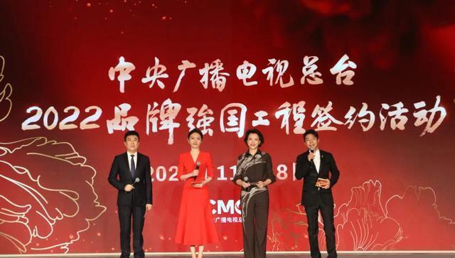 央视举办签约活动,董卿主持意料之中,龙洋出现证明自身市场定位