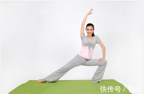 瑜伽垫|练习瑜伽时你知道瑜伽铺巾的作用吗