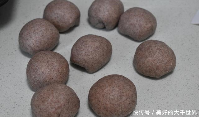 用粗粮做面包,只发酵一次,柔软拉丝,越吃越香,大人孩子都爱吃