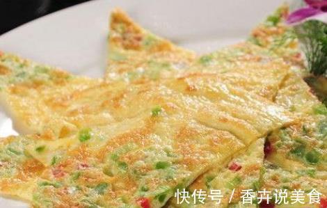 鸡蛋饼新做法，面粉里加点“它”，香甜酥软，儿子一顿能吃3个