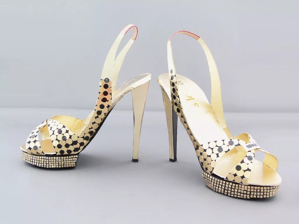 亡人|国人烧给亡人的纸扎,登上巴黎设计周,老外:中国人太浪漫了!