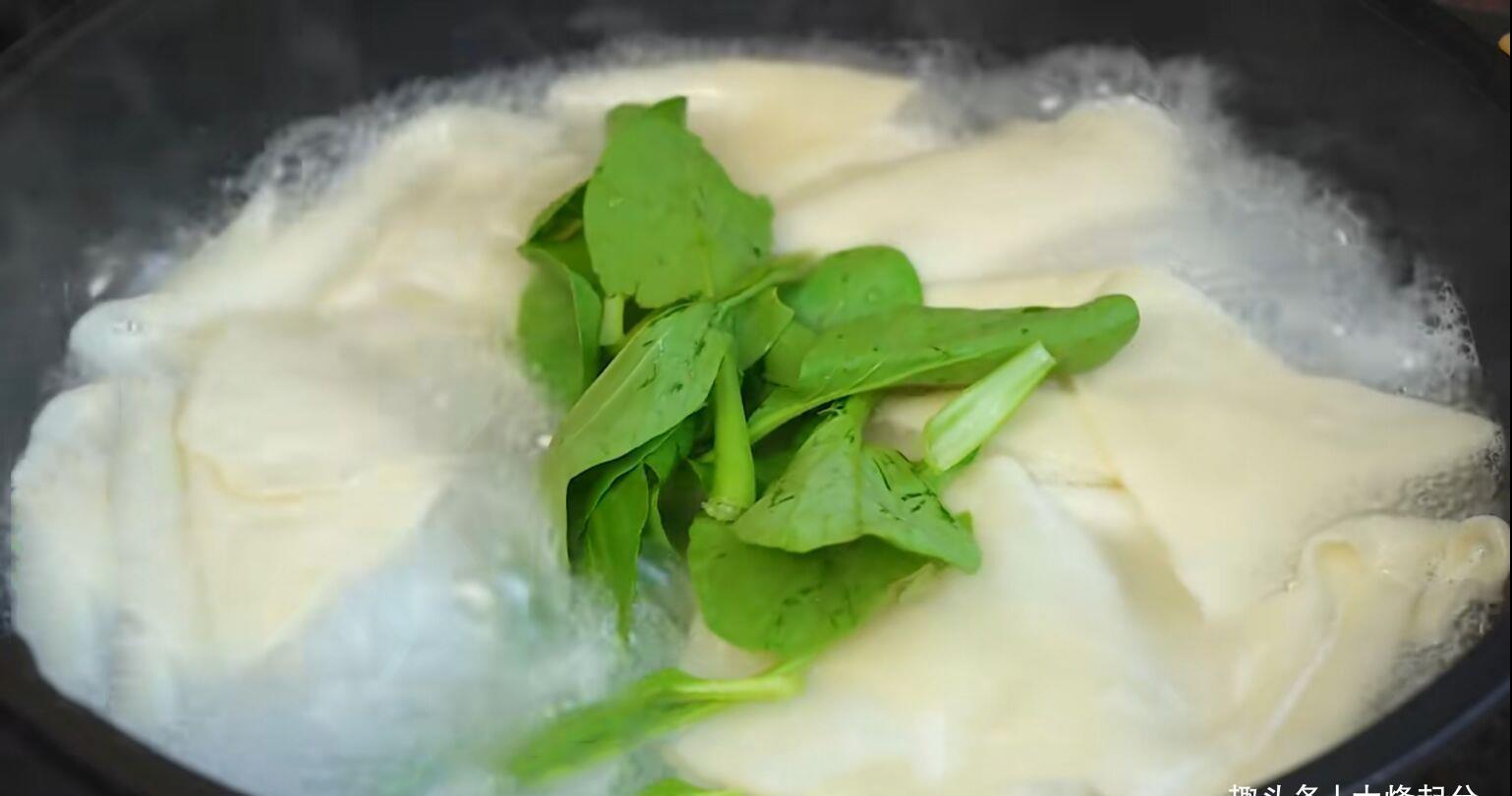 拉面|面条不需要手擀了，教你懒人做法，爽滑又筋道，比拉面还好吃