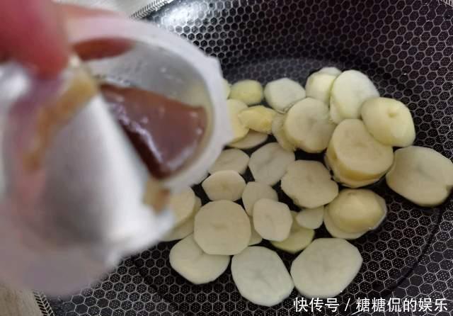  口感|烧土豆：做法简单的土豆吃法，软糯可口的口感让人着迷